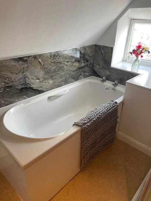 Honeycomb Cottage Newburgh  Bagian luar foto